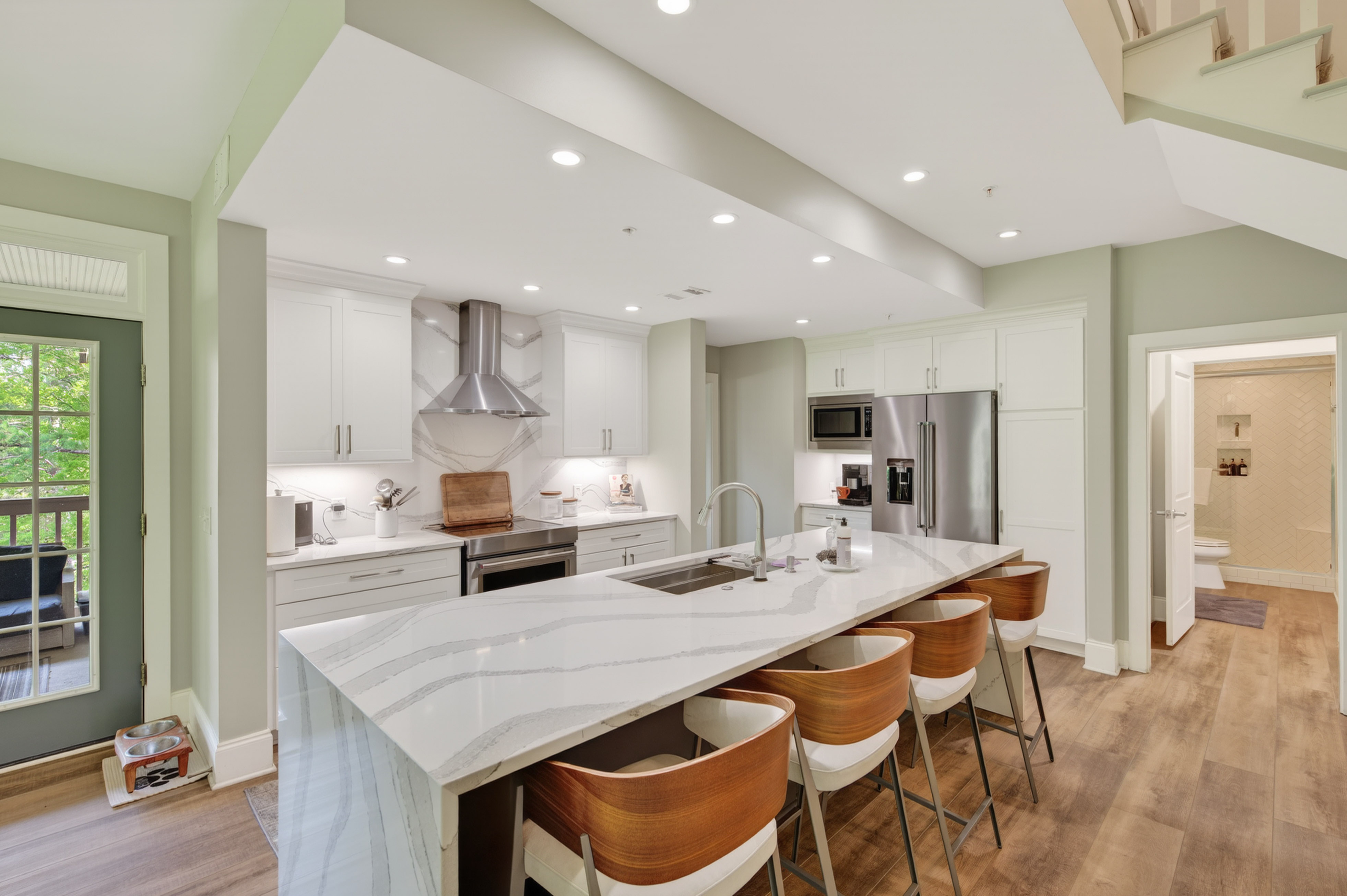 1010F Tailwater image 12